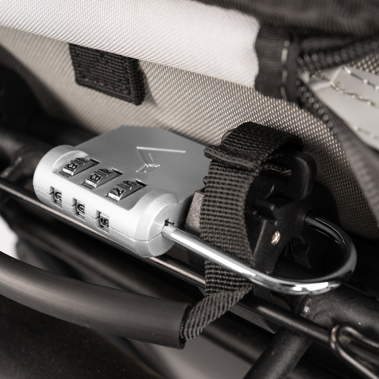 QuickLock - Zahlenschloss zum Abschließen von Fahrradtaschen – Grey