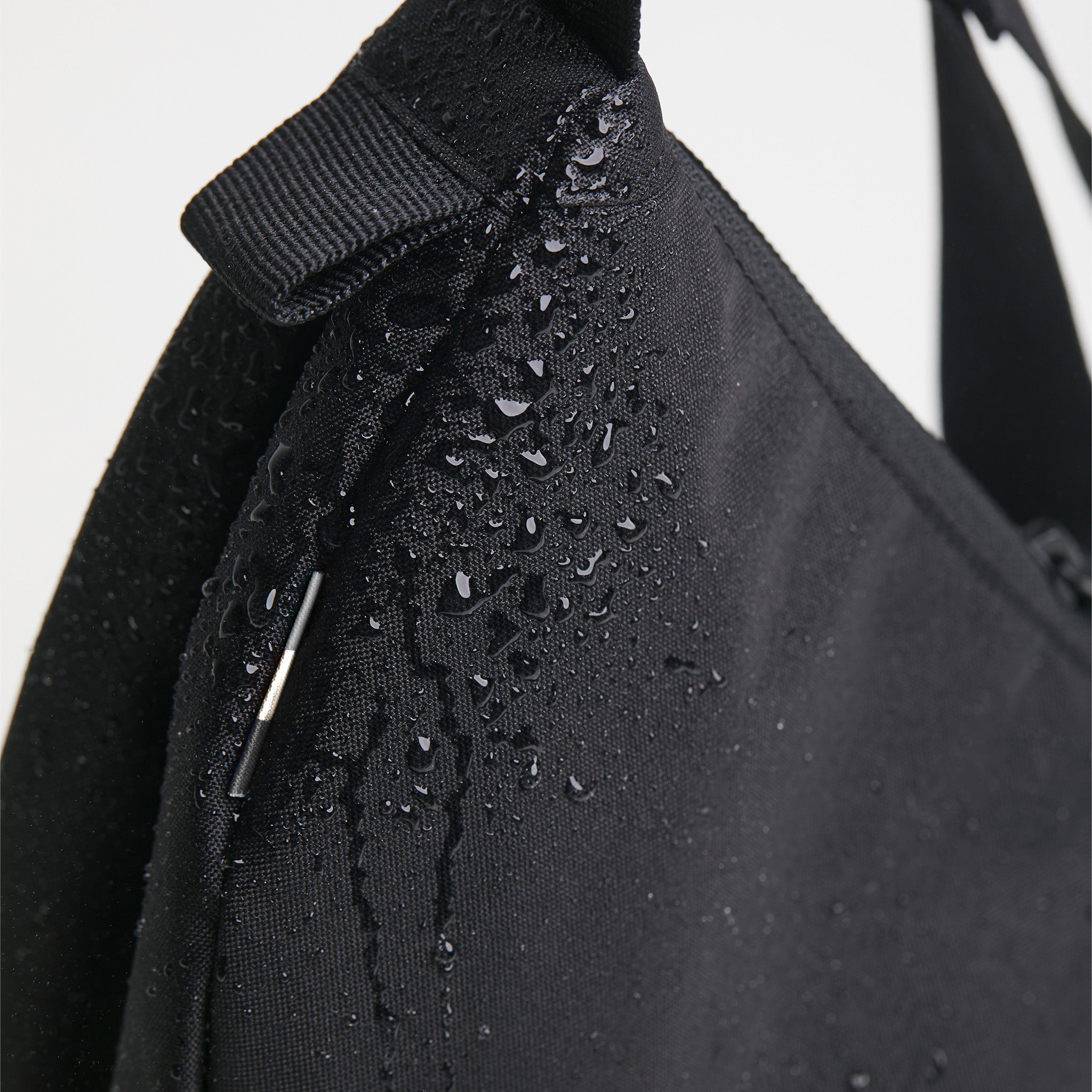 GOT BAG Moon Bag Small Coral Gardeners Black