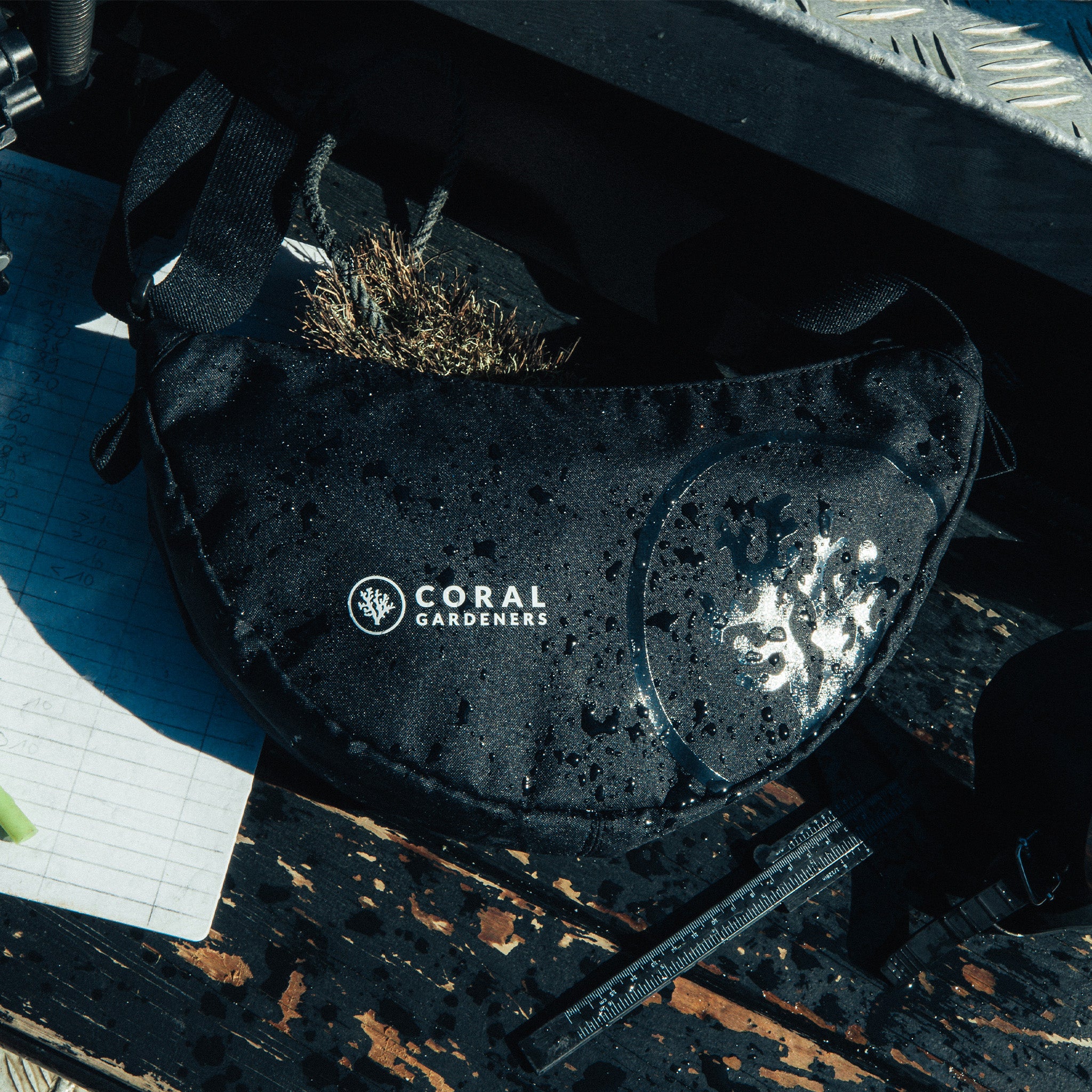 GOT BAG Moon Bag Small Coral Gardeners Black