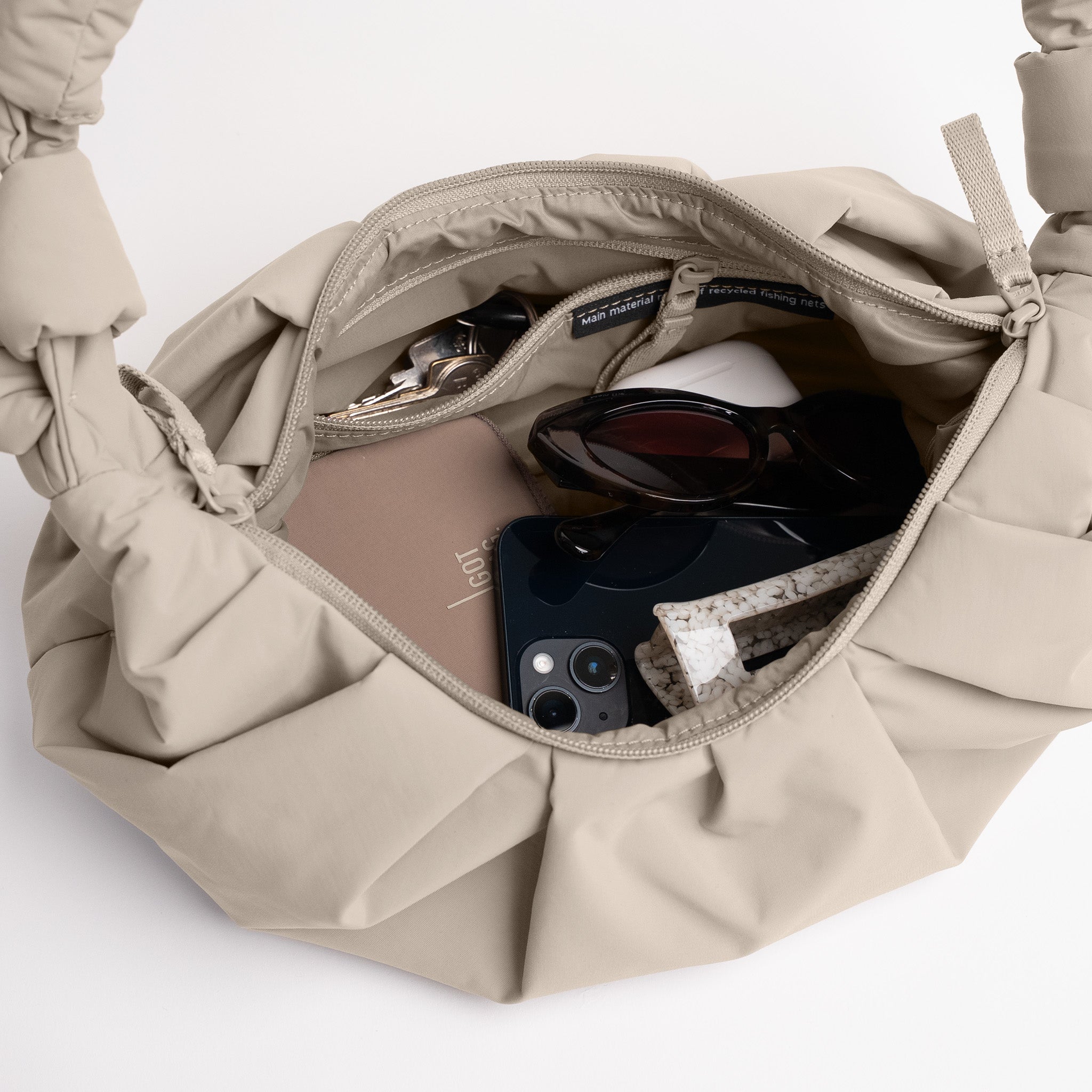 GOT BAG Pleat Moon Bag Small Scallop