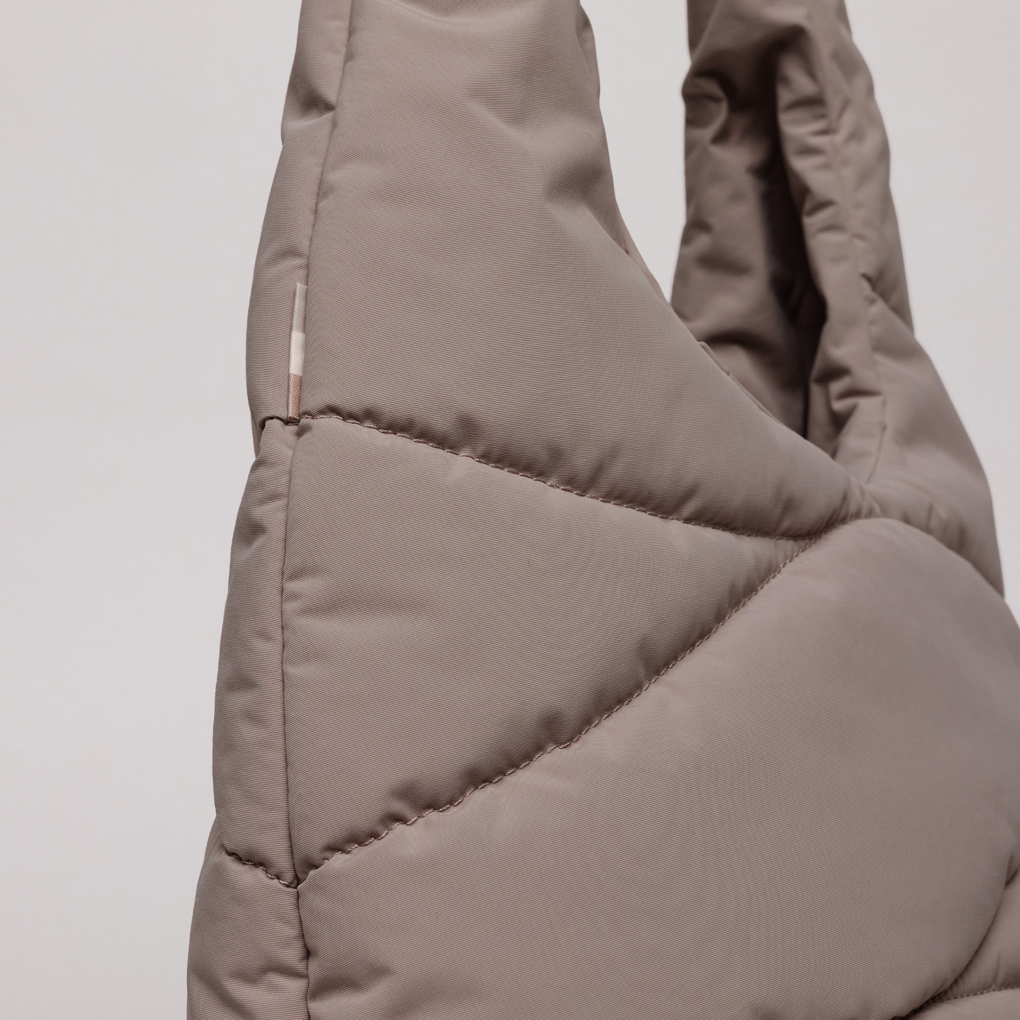 GOT BAG Wavy Puffer Shoulder Bag Oyster