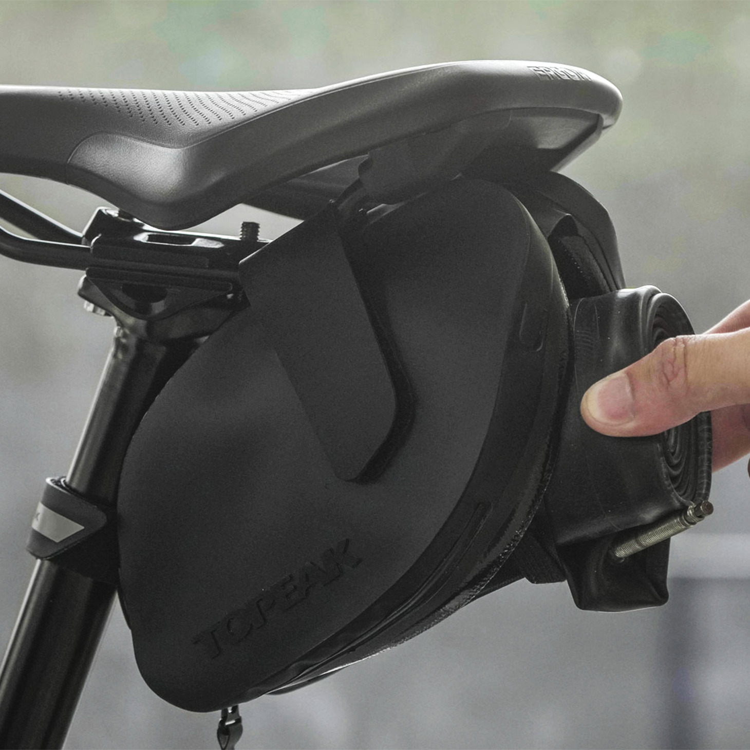 Topeak Weatherproof DynaWedge Large, Strap Mount